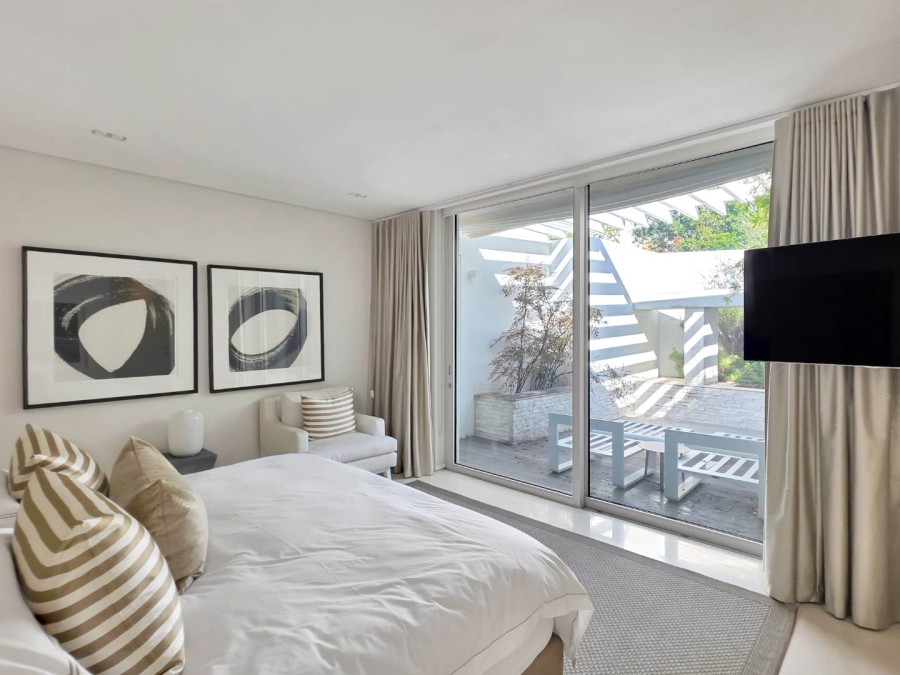 5 Bedroom Property for Sale in Fresnaye Western Cape